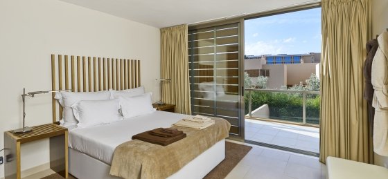 salgados_beach_villas_-_bedroom_1.jpg Book a villa holiday in Algarve