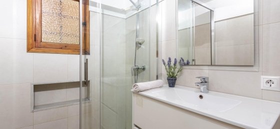 sort_-_bathroom_1-1_2400x1600.jpg Book a villa in Mallorca