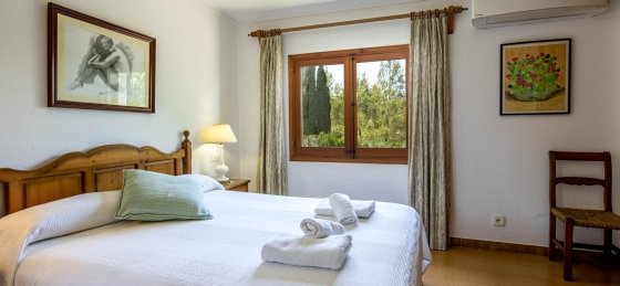 sort_-_bedroom_1-2_2400x1600.jpg Book a villa in Balearic Islands