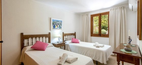 sort_-_bedroom_2-1_2400x1600.jpg Villa rentals in Spain