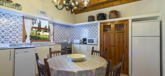 sort_-_kitchen_1_2400x1600.jpg Villas in Balearic Islands