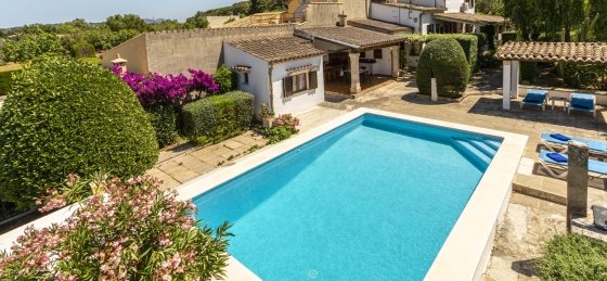 sort_-_swimming_pool_3_2400x1600.jpg Book a villa holiday in Mallorca