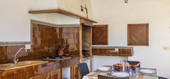 sort_-_terrace_5_2400x1600.jpg Book a villa holiday in Pollensa