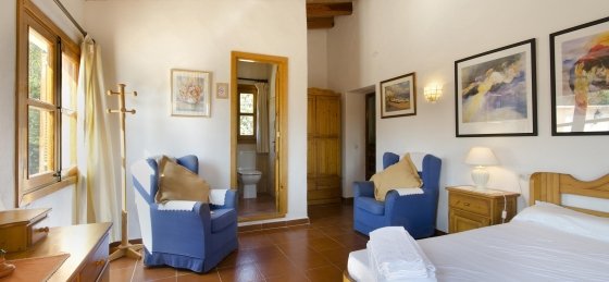 varella_-_bedroom_1-2_2400x1600.jpg Book a villa holiday in Mallorca