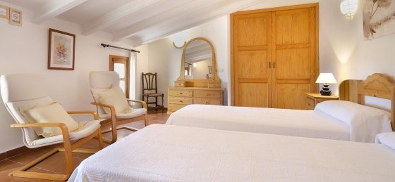 varella_-_bedroom_2-1_2400x1600.jpg Book a villa in Pollensa