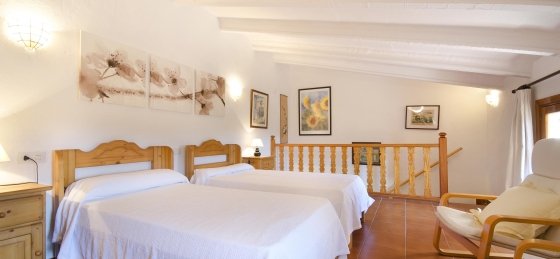 varella_-_bedroom_2-2_2400x1600.jpg Villa rentals in Pollensa