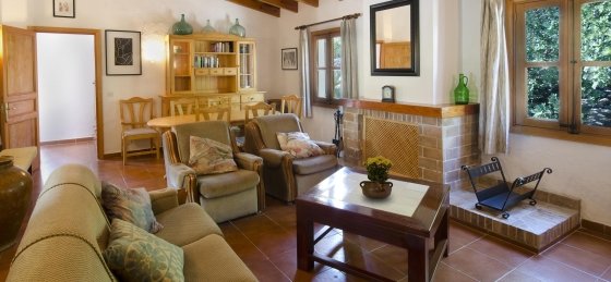 varella_-_saloon_3_2400x1600.jpg Villa holidays in Balearic Islands