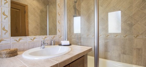 wc2.jpg Book a villa holiday in Portugal