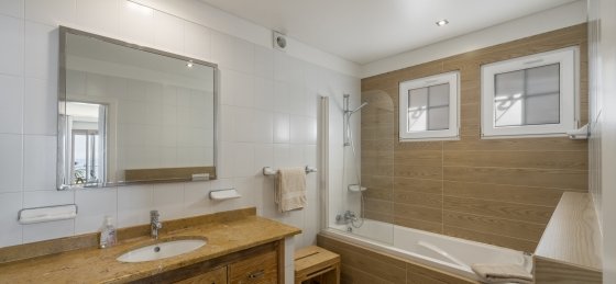 19_ourmadeira_villas_in_madeira_vista_grande_bathroom_1.jpg Villa holidays in Portugal