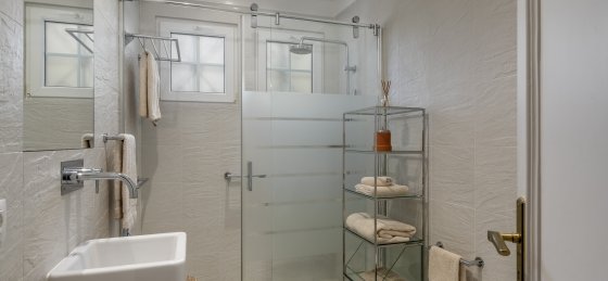 23_ourmadeira_villas_in_madeira_vista_grande_family_bathroom_2.jpg Holiday villas in Funchal