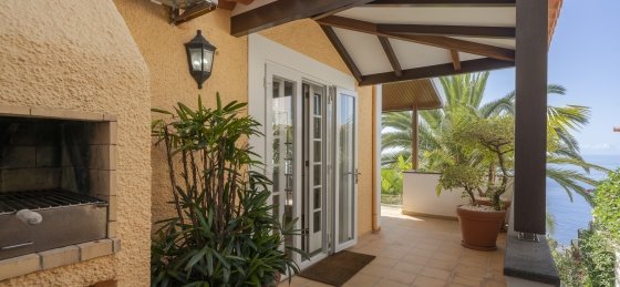 7_ourmadeira_villas_in_madeira_vista_grande_barbecue_and_view.jpg Villa in Portugal to rent