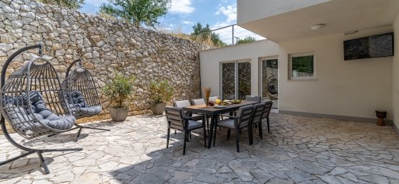 8.jpg Book a villa in Split