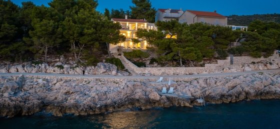 beachfront-villa-allegria-with-pool-361481.jpg Book a villa holiday in Primosten