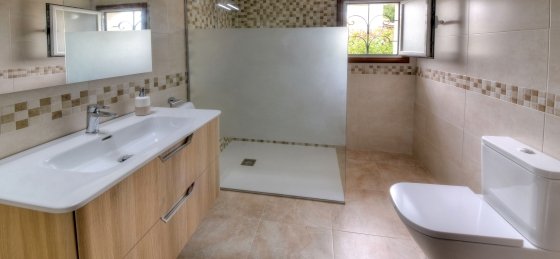 dos_pinos_new_shower_rooms_2.jpg Holiday villas in Spain