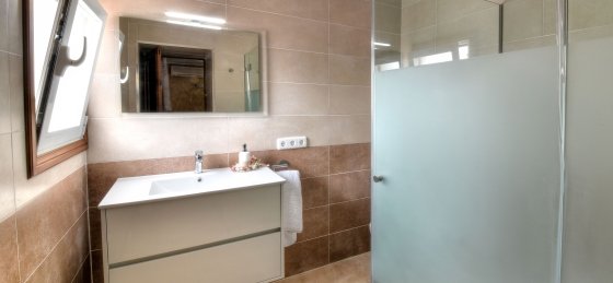 dos_pinos_new_shower_rooms_4.jpg Villas in Balearic Islands