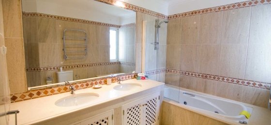 double-bedroom-ensuite.jpg Villa rentals in Quinta do Lago