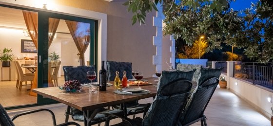 Book a villa in Makarska