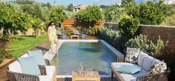 outdoor_sitting_orangia_4769.jpg Villas in Greece