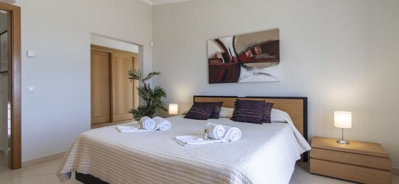 quarto4.1_1andar.jpg Book a villa in Almancil