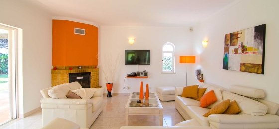 sala3.jpg Book a villa holiday in Algarve