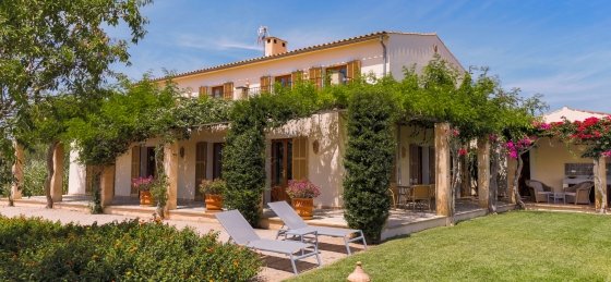 Book a villa holiday in Cala d'Or