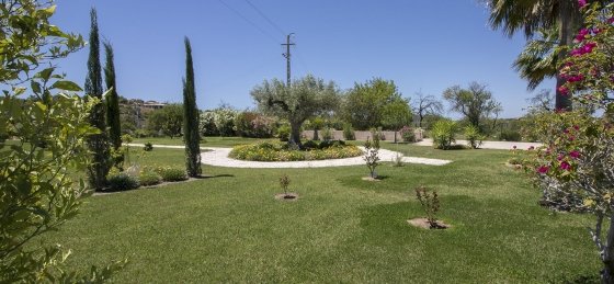 exterior11.jpg Villa holidays in Almancil