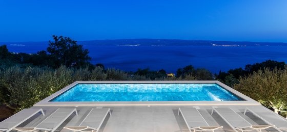 krilo_bazen_noc_1.jpg Book a villa holiday in Omis