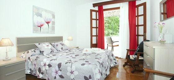 rotger_-_bedroom_1-1_2400x1600.jpg Holiday villas in Mallorca