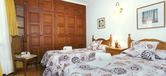 rotger_-_bedroom_2-1_2400x1600.jpg Villa holidays in Pollensa