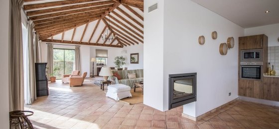 sala1.jpg Villa rentals in Almancil