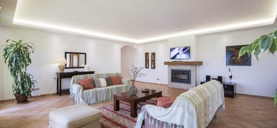 sala1_c2.jpg Book a villa holiday in Almancil