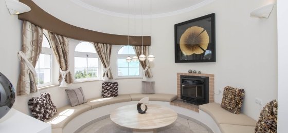 sala2.jpg Book a villa holiday in Almancil