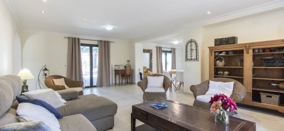 sala5.jpg Holiday villas in Almancil