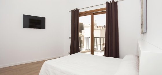 sebastia_-_bedroom_1-2.jpg Book a villa holiday in Pollensa