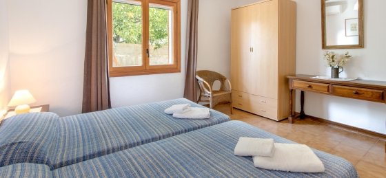 sol_roma_-_bedroom_2-2_2400x160018.jpg Holiday villas in Spain