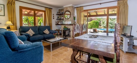 sol_roma_-_saloon_2_2400x160018.jpg Villa holidays in Mallorca