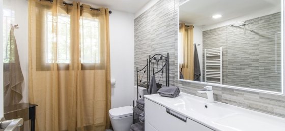 wc1.1.jpg Book a villa holiday in Almancil