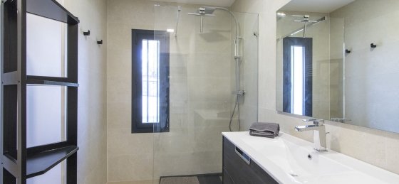 wc2.jpg Villa holidays in Almancil