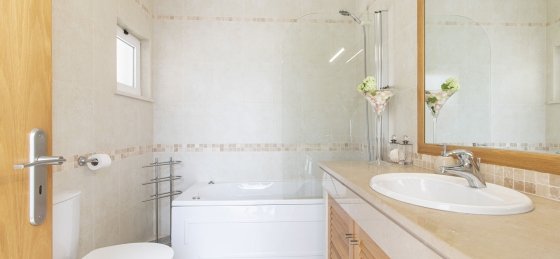 wc2_partilhada_1_andar.jpg Holiday villas in Algarve