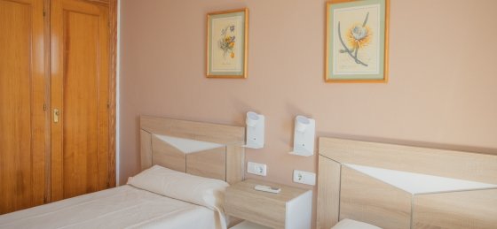 v130_hab2-1-2.jpg Book a villa in Menorca