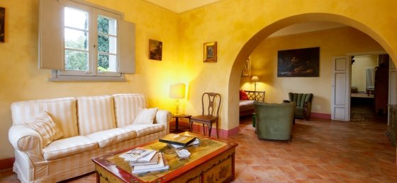 2_salottini_gialli_castagneto.jpg Book a villa holiday in Pisa