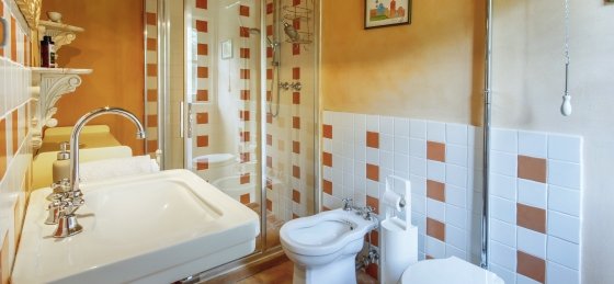 bagno_camera2letti.jpg Book a villa holiday in Pisa