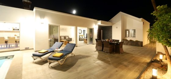 juliet-night-pool-1e.jpg Villa in Canary Islands to rent