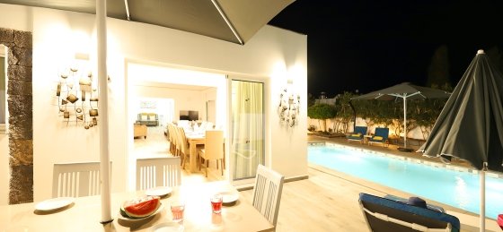 juliet-night-pool-1f.jpg Book a villa in Puerto del Carmen