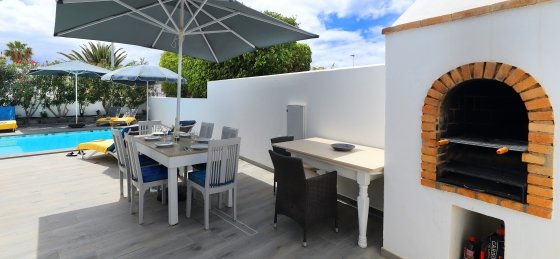 juliet-outside-new-bbq_area_2.jpg Book a villa in Spain