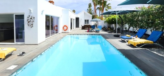 juliet-outside-new-pool-1.jpg Villa in Lanzarote to rent