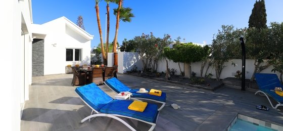 juliet-pool-6.jpg Book a villa in Lanzarote