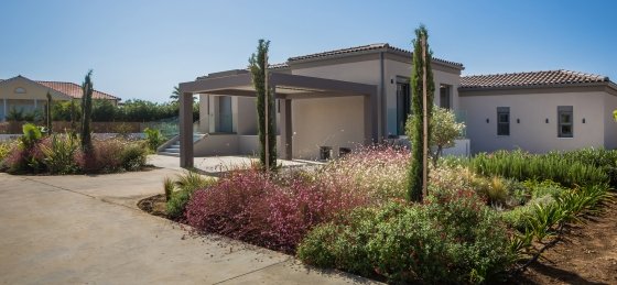 Book a villa holiday in Svoronata