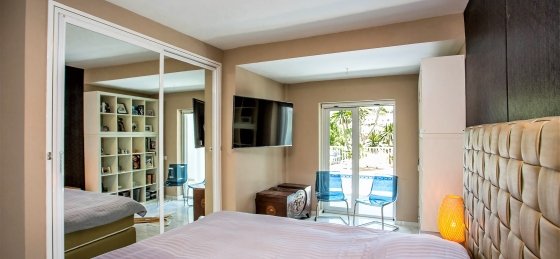 villa-schlafzimmer-01.jpg Book a villa in Marbella