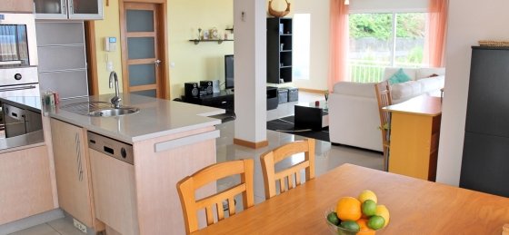 7_our_madeira_-_villa_dilis_-_dining_and_living_space.jpg Book a villa holiday in Portugal